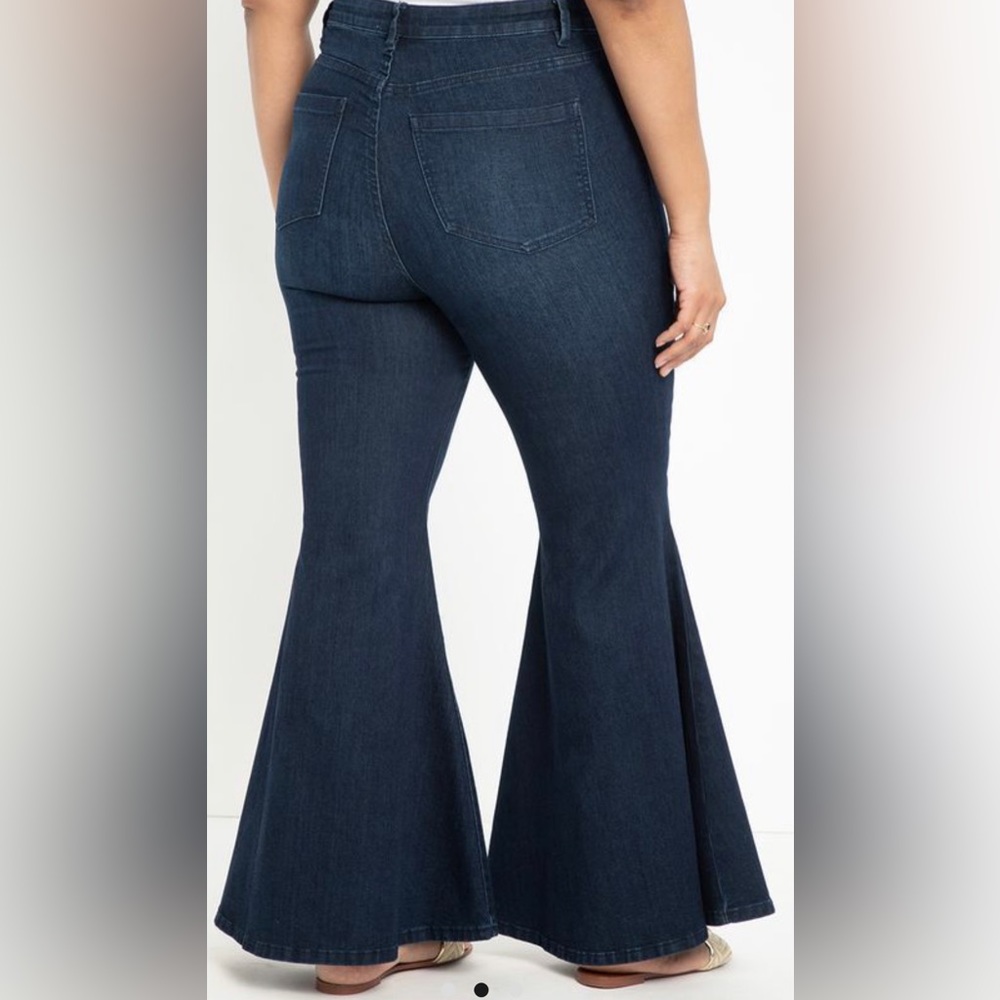 NEW Eloquii Classic Fit Bell Bottom Flare Leg Jean - Size 18 - Never Worn